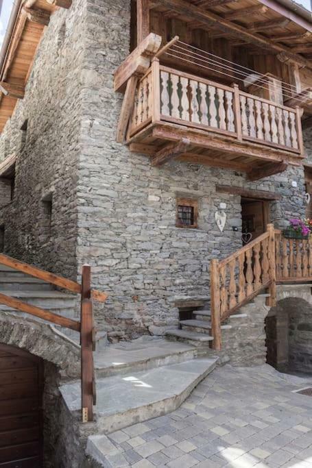 Vecchio Fienile Lägenhet Aosta Exteriör bild