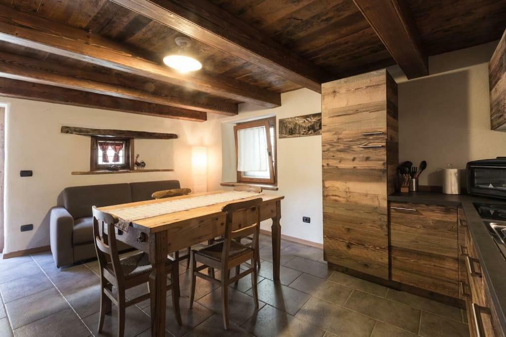 Vecchio Fienile Lägenhet Aosta Exteriör bild