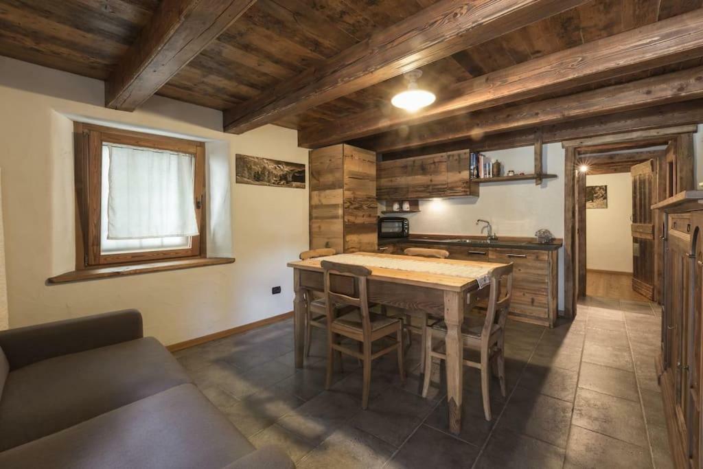 Vecchio Fienile Lägenhet Aosta Exteriör bild